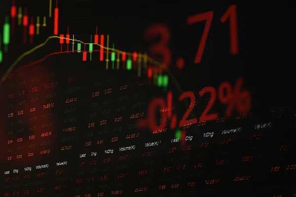 翁富豪：5.28美元疲软助推黄金避险需求，黄金最新操作策略